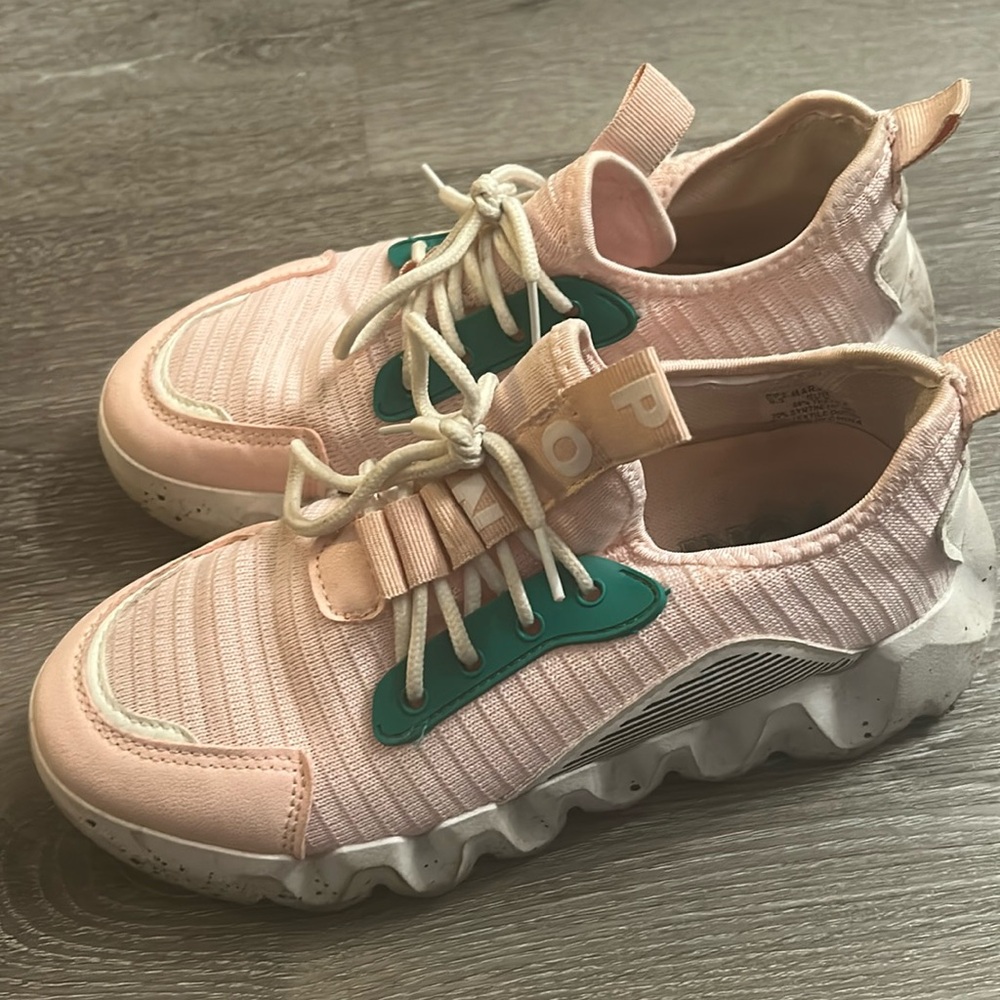 Pony sz 6.5 pink zig zag tennis shoes